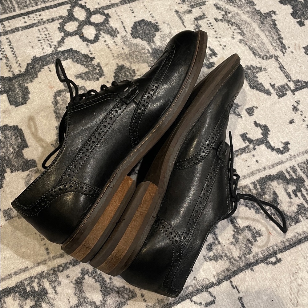 Vionic Bruno Wingtip Shoes - Picture 5 of 8